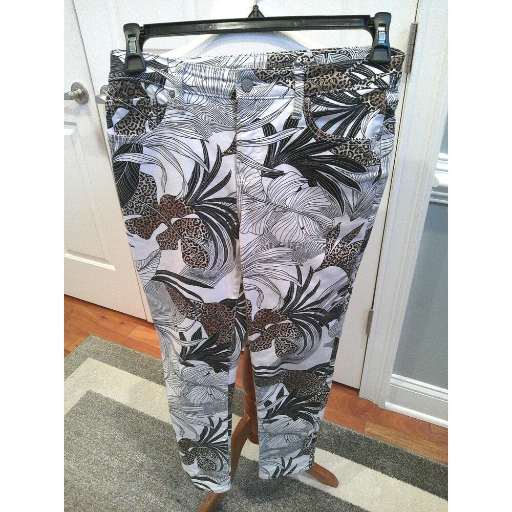 Cute  Chico's So Slimming Malkin Palm Girlfriend Ankle Jean Size 2  (Chico's 00)